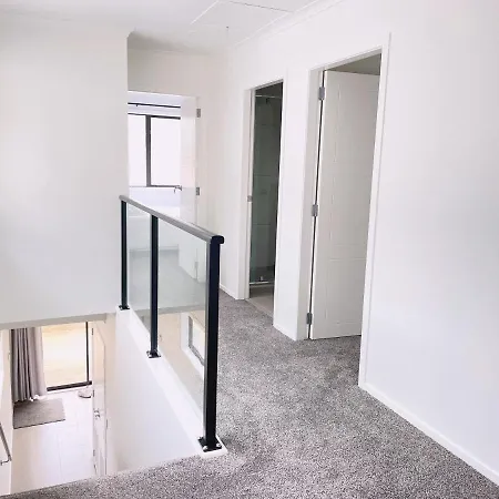 No Party Allowed, Entire Brand New 3 Bedroom Townhouse, Free Unlimited Fibre Wifi And Free Parking Wellington Exterior photo