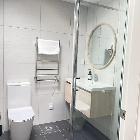 No Party Allowed, Entire Brand New 3 Bedroom Townhouse, Free Unlimited Fibre Wifi And Free Parking Wellington Exterior photo