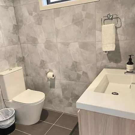 No Party Allowed, Entire Brand New 3 Bedroom Townhouse, Free Unlimited Fibre Wifi And Free Parking Wellington Exterior photo
