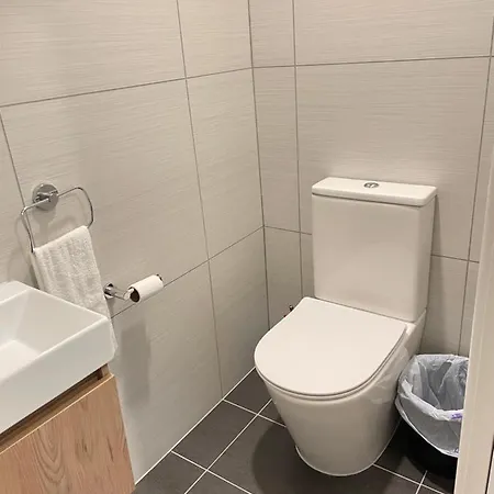No Party Allowed, Entire Brand New 3 Bedroom Townhouse, Free Unlimited Fibre Wifi And Free Parking Wellington Exterior photo