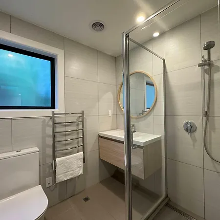 No Party Allowed, Entire Brand New 3 Bedroom Townhouse, Free Unlimited Fibre Wifi And Free Parking Wellington Exterior photo