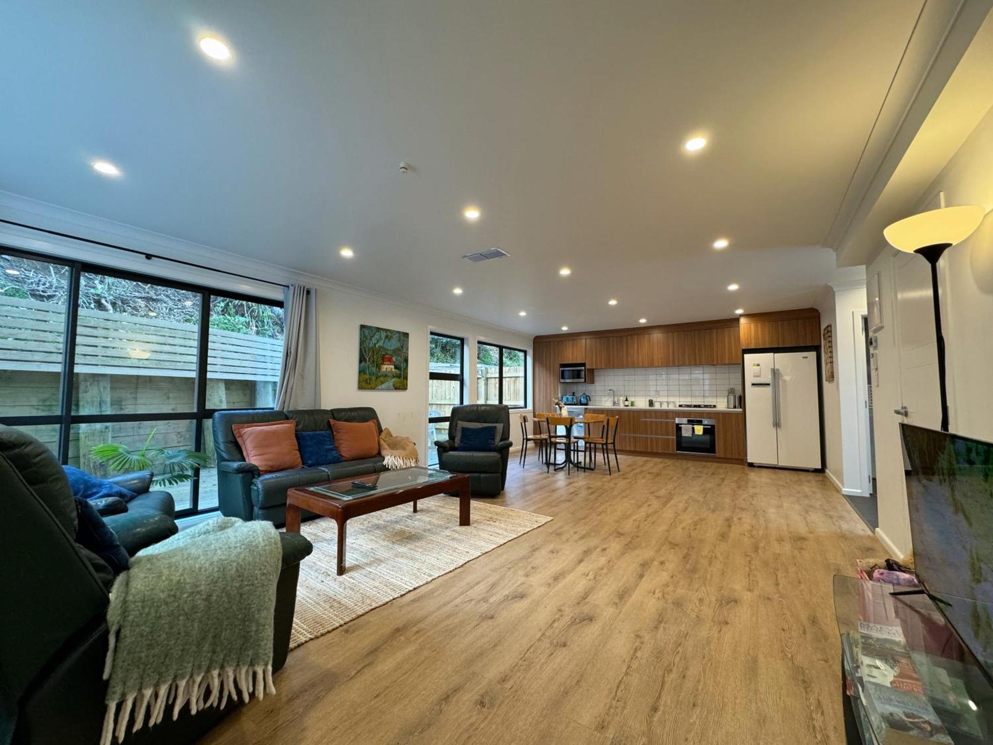 Holiday home No Party Allowed, Entire Brand New 3 Bedroom Townhouse, Free Unlimited Fibre Wifi And Free Parking Wellington