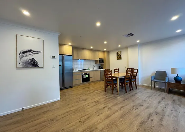 No Party Allowed, Entire Brand New 3 Bedroom Townhouse, Free Unlimited Fibre Wifi And Free Parking