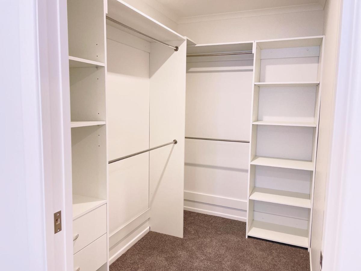 Holiday home No Party Allowed, Entire Brand New 3 Bedroom Townhouse, Free Unlimited Fibre Wifi And Free Parking Wellington
