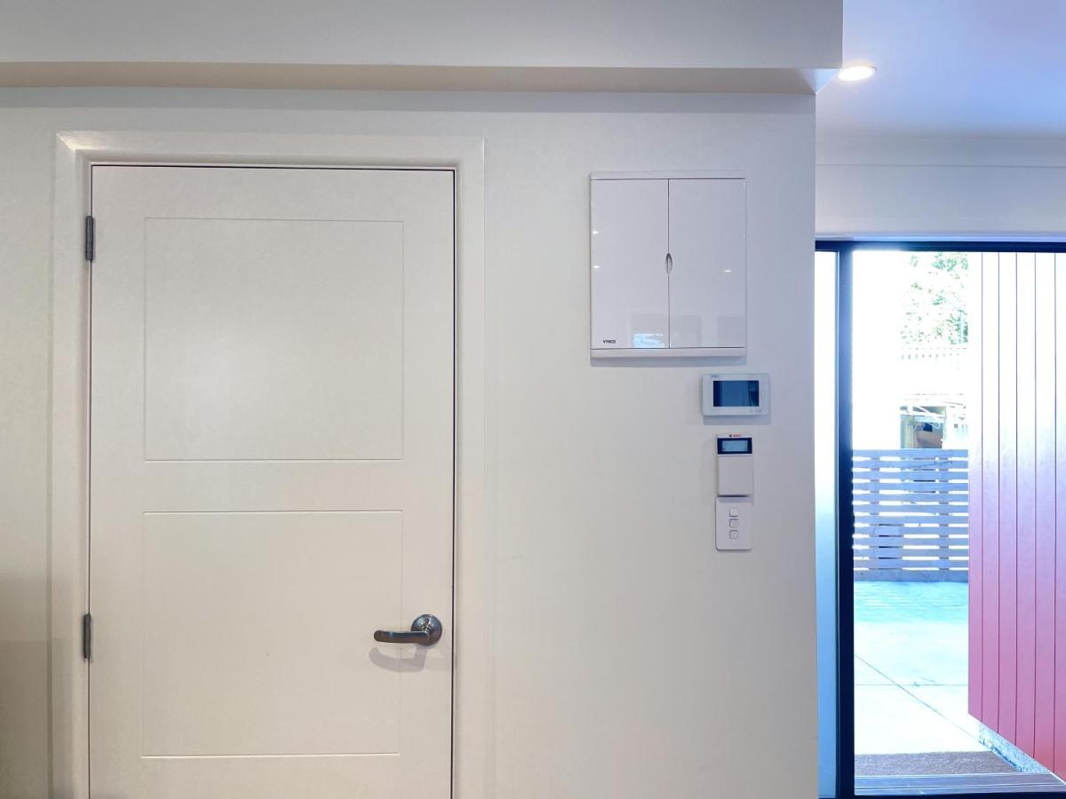 Holiday home No Party Allowed, Entire Brand New 3 Bedroom Townhouse, Free Unlimited Fibre Wifi And Free Parking Wellington