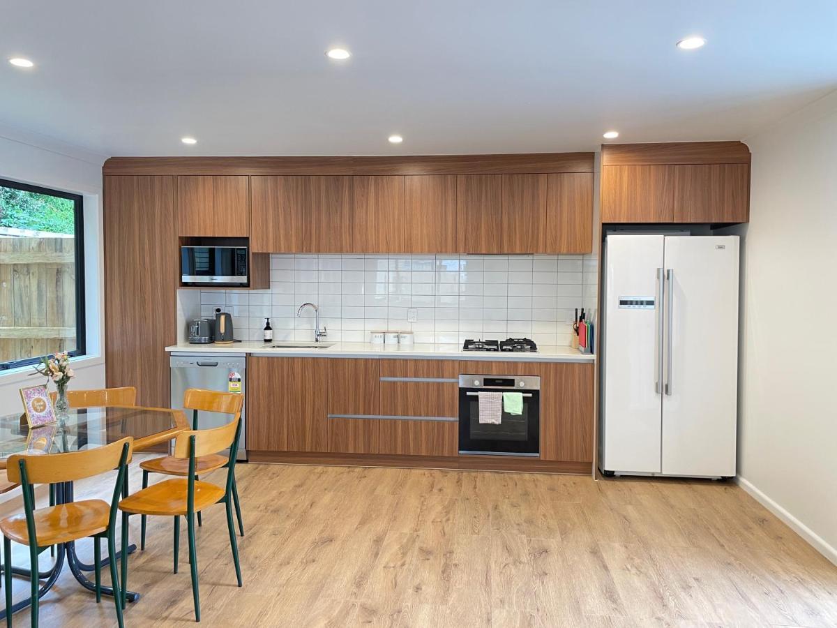 No Party Allowed, Entire Brand New 3 Bedroom Townhouse, Free Unlimited Fibre Wifi And Free Parking * Wellington