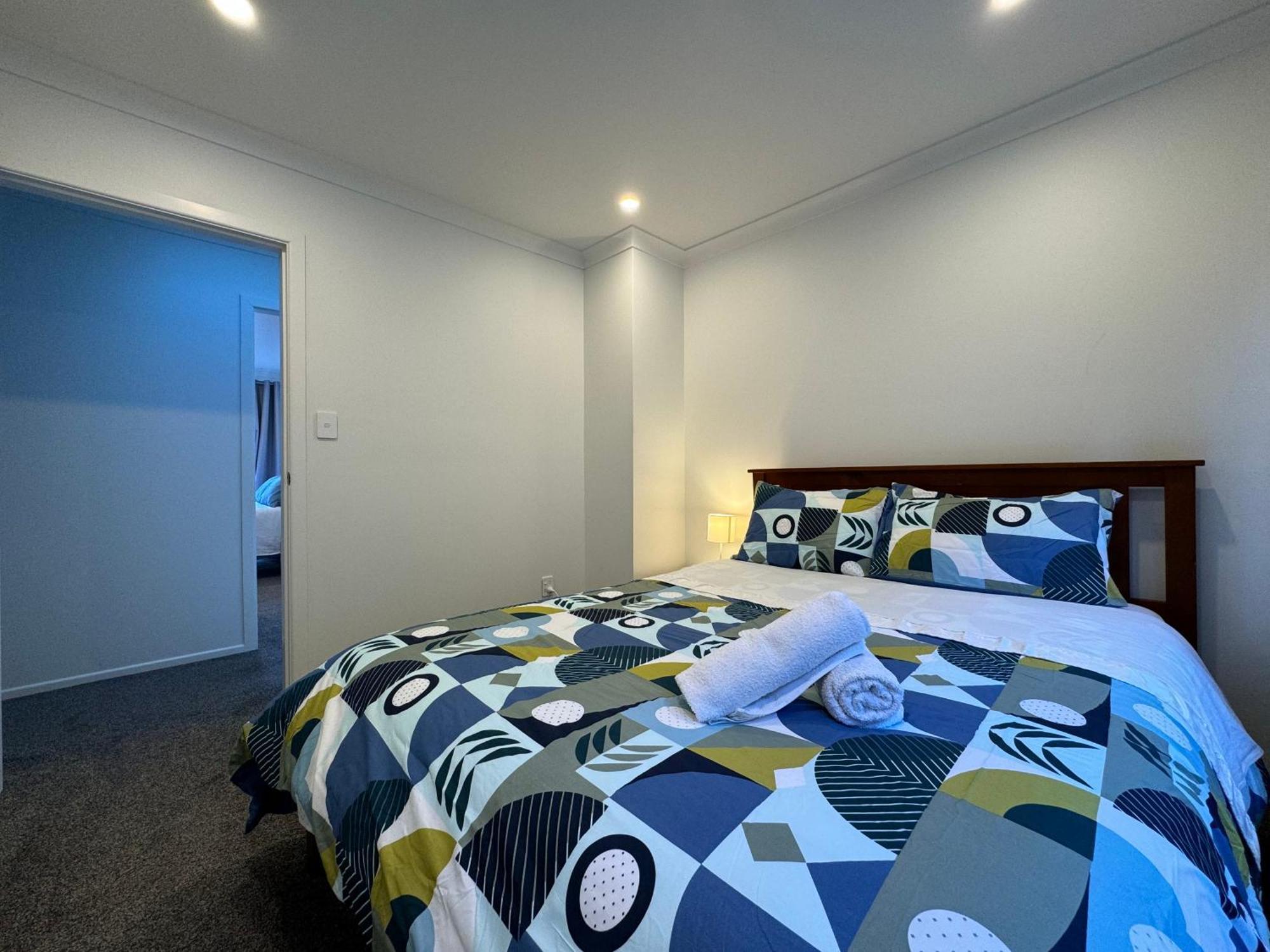 No Party Allowed, Entire Brand New 3 Bedroom Townhouse, Free Unlimited Fibre Wifi And Free Parking Holiday home