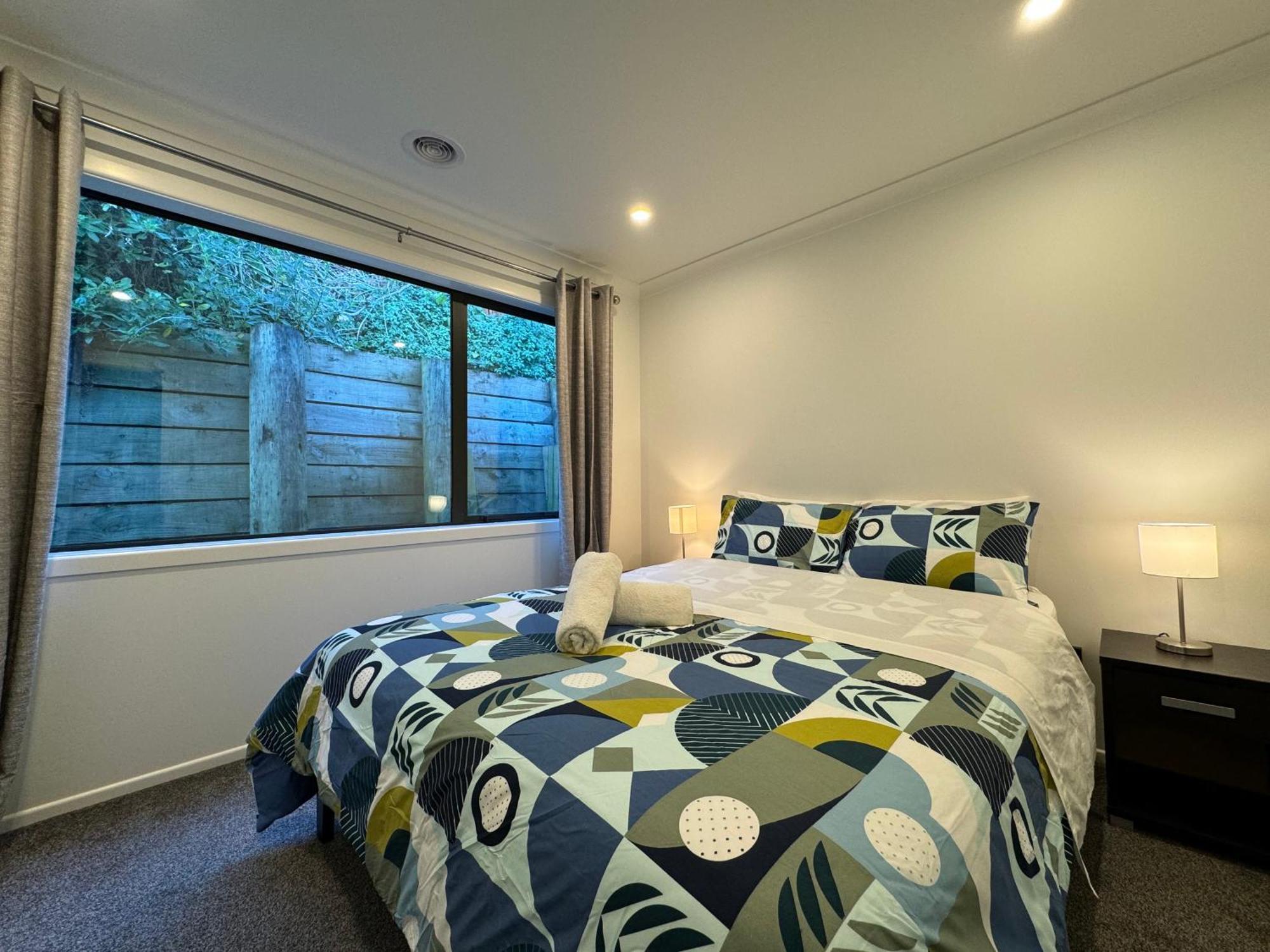 No Party Allowed, Entire Brand New 3 Bedroom Townhouse, Free Unlimited Fibre Wifi And Free Parking