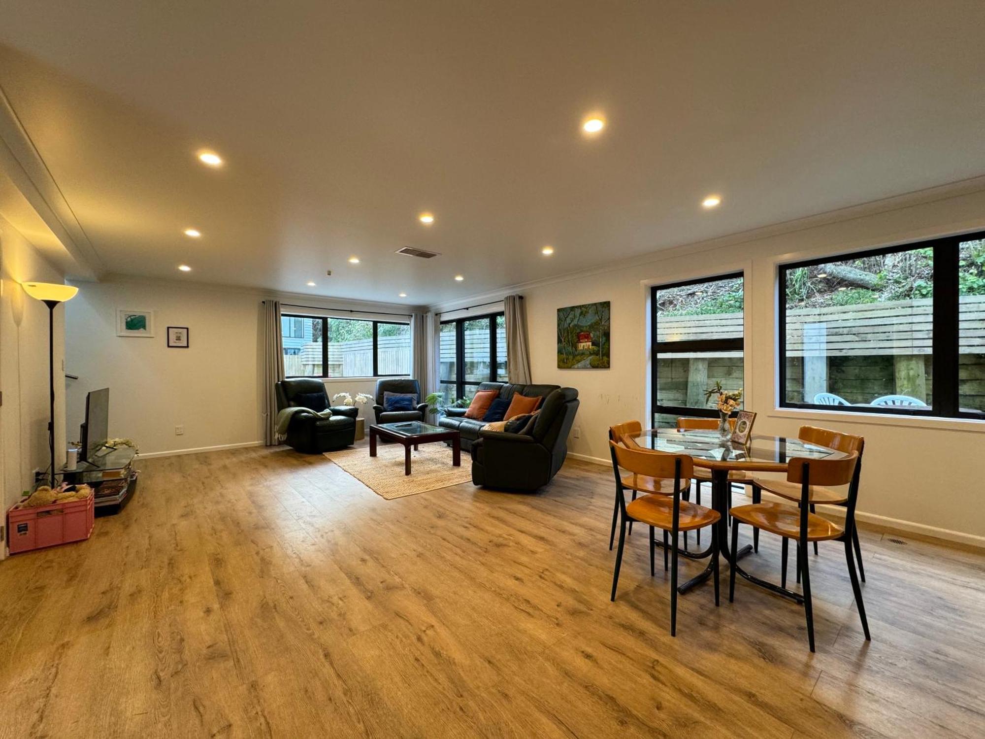 Holiday home No Party Allowed, Entire Brand New 3 Bedroom Townhouse, Free Unlimited Fibre Wifi And Free Parking Wellington