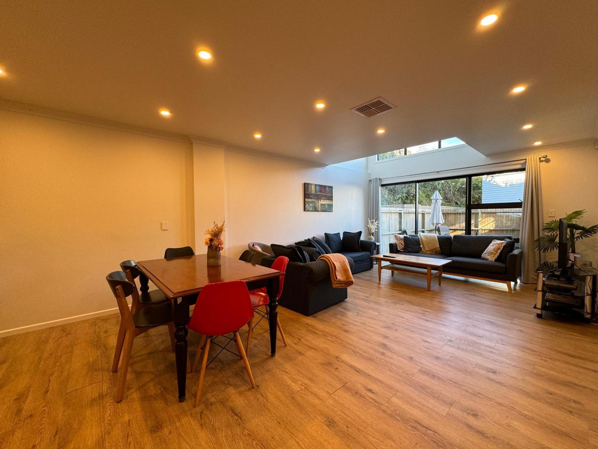 No Party Allowed, Entire Brand New 3 Bedroom Townhouse, Free Unlimited Fibre Wifi And Free Parking Wellington