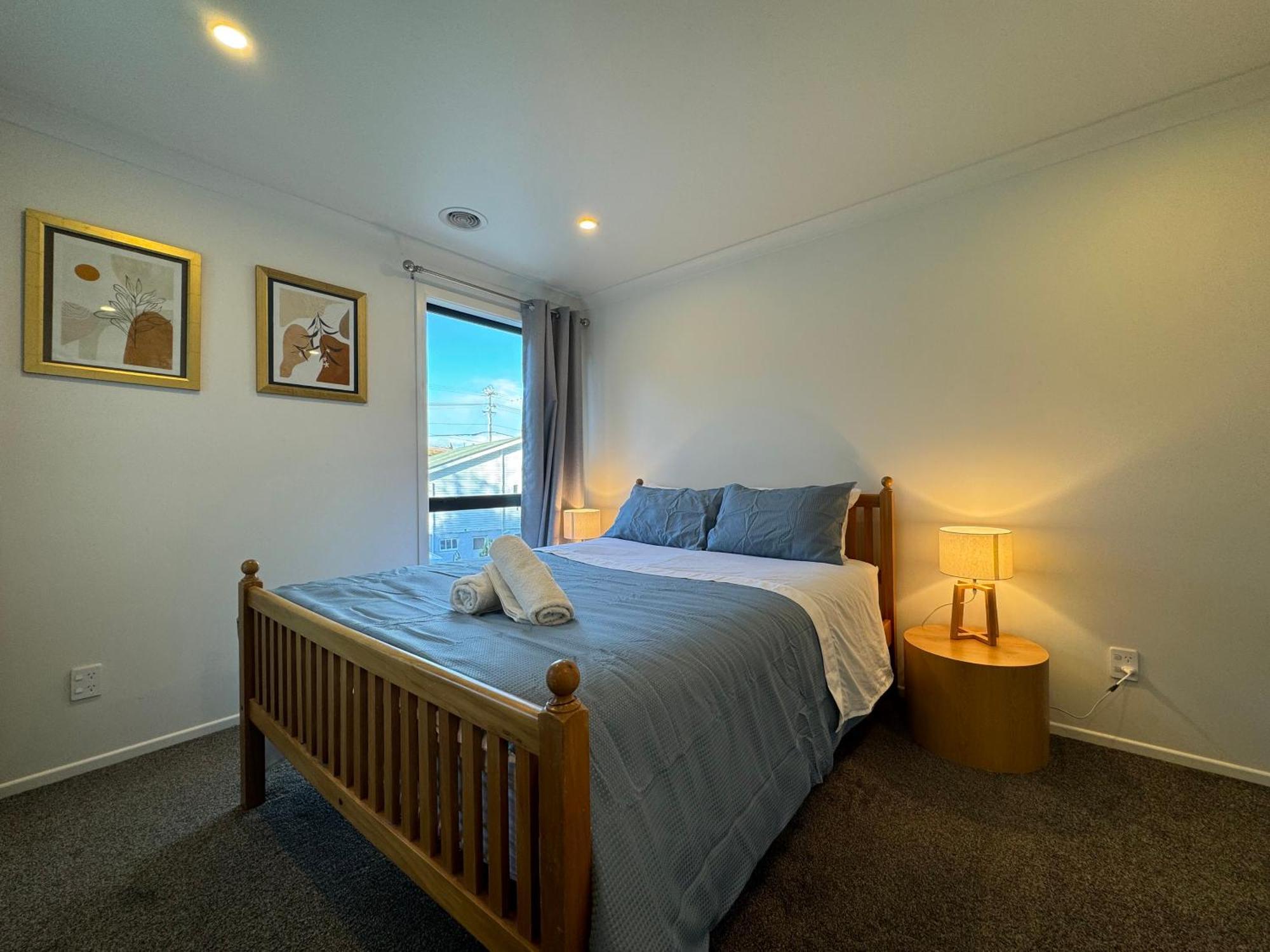 No Party Allowed, Entire Brand New 3 Bedroom Townhouse, Free Unlimited Fibre Wifi And Free Parking * Wellington