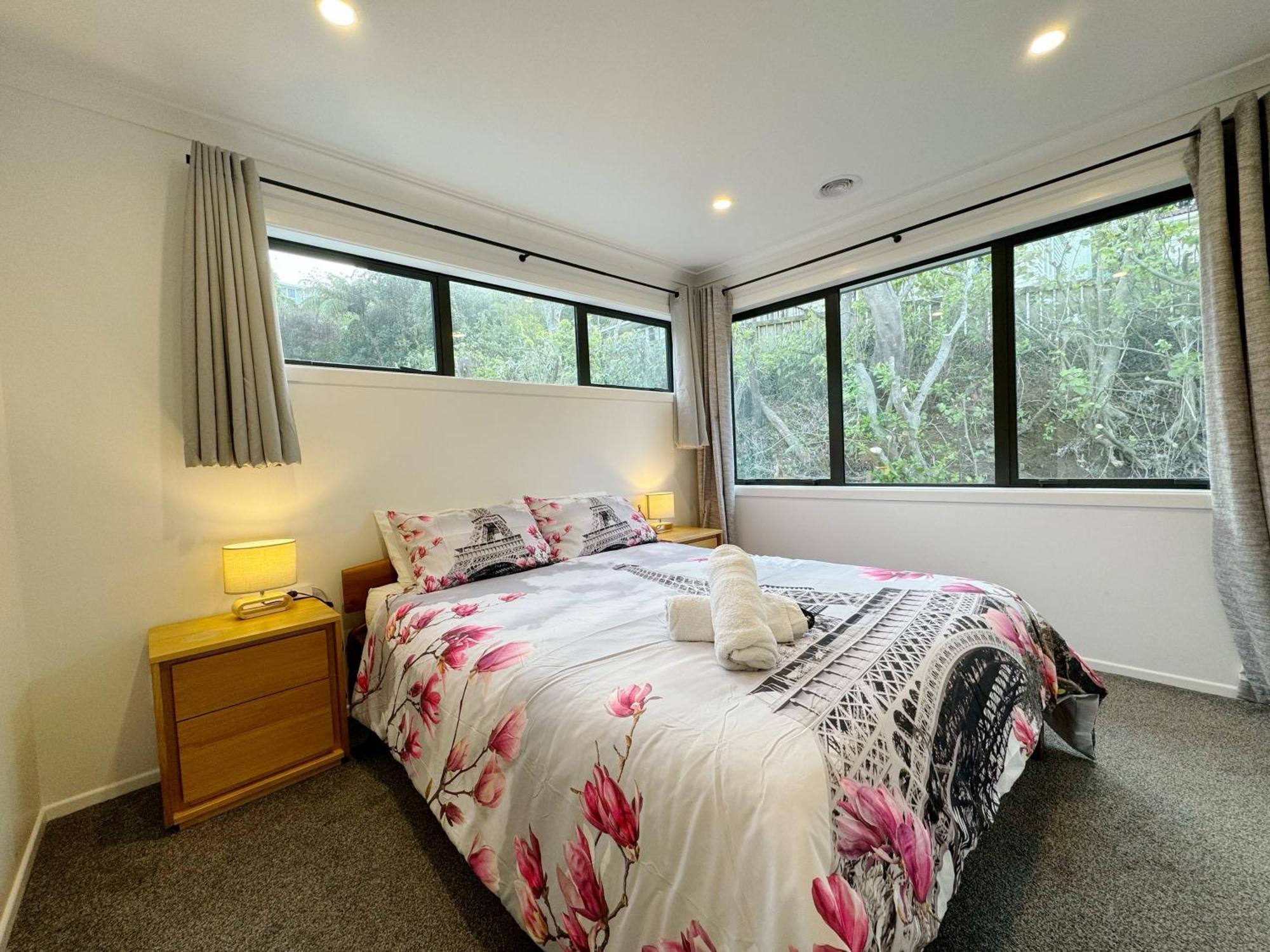 No Party Allowed, Entire Brand New 3 Bedroom Townhouse, Free Unlimited Fibre Wifi And Free Parking
