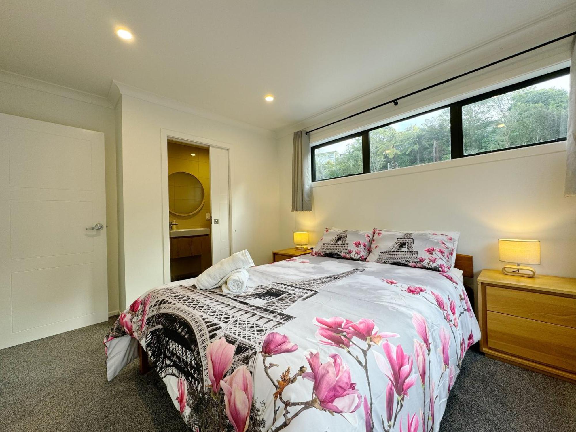 No Party Allowed, Entire Brand New 3 Bedroom Townhouse, Free Unlimited Fibre Wifi And Free Parking Holiday home Wellington