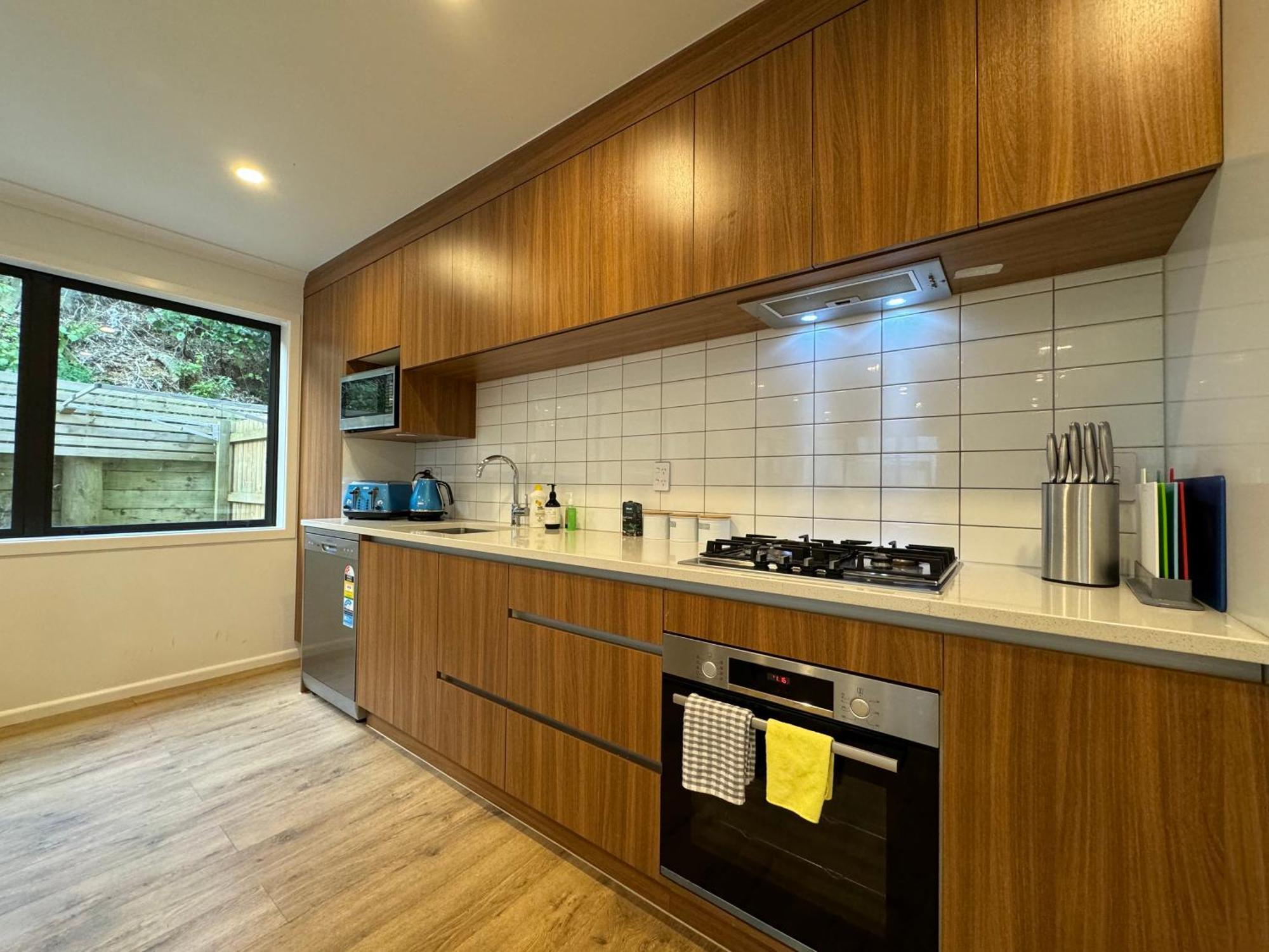 No Party Allowed, Entire Brand New 3 Bedroom Townhouse, Free Unlimited Fibre Wifi And Free Parking Holiday home