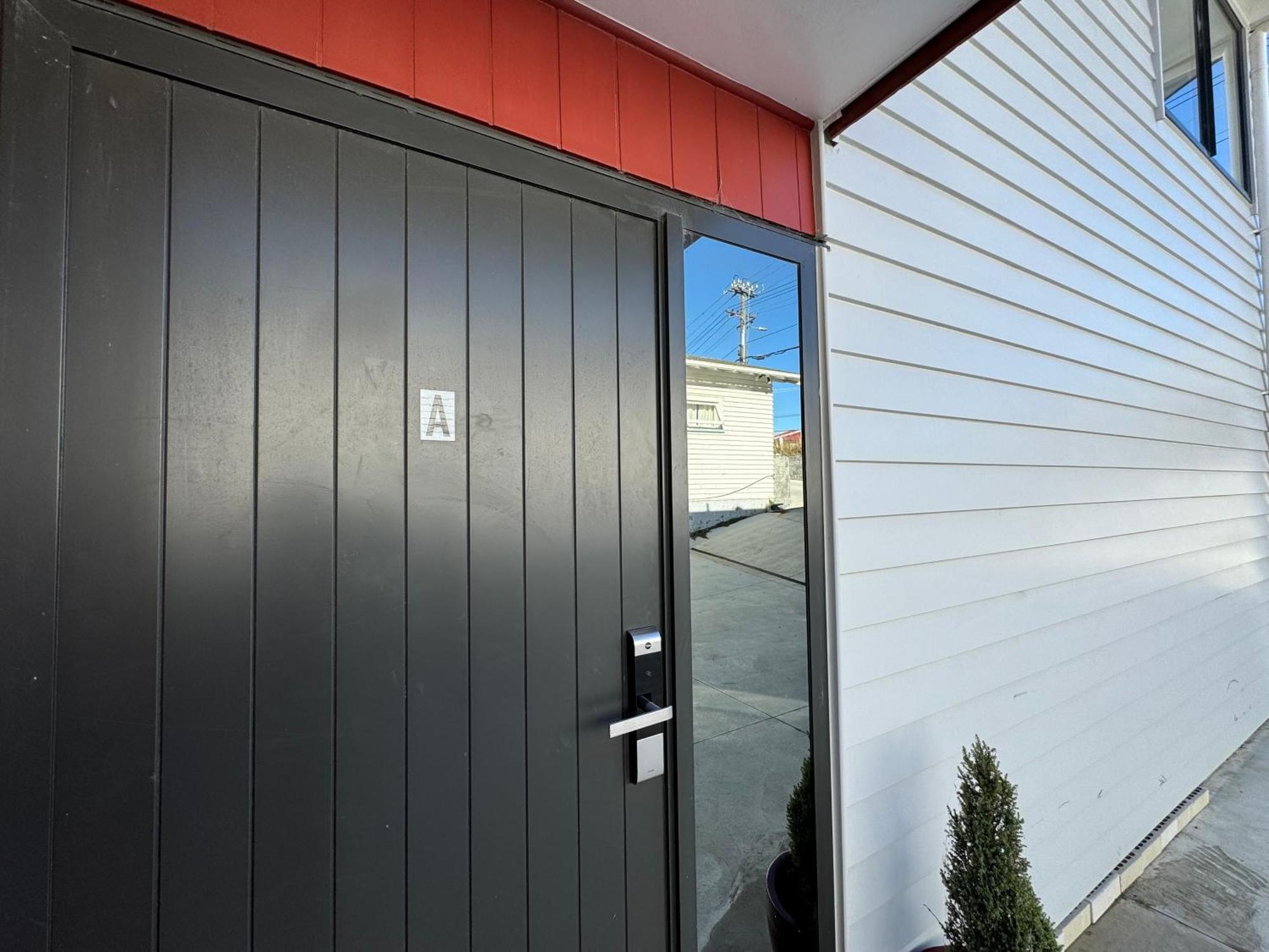 No Party Allowed, Entire Brand New 3 Bedroom Townhouse, Free Unlimited Fibre Wifi And Free Parking Wellington