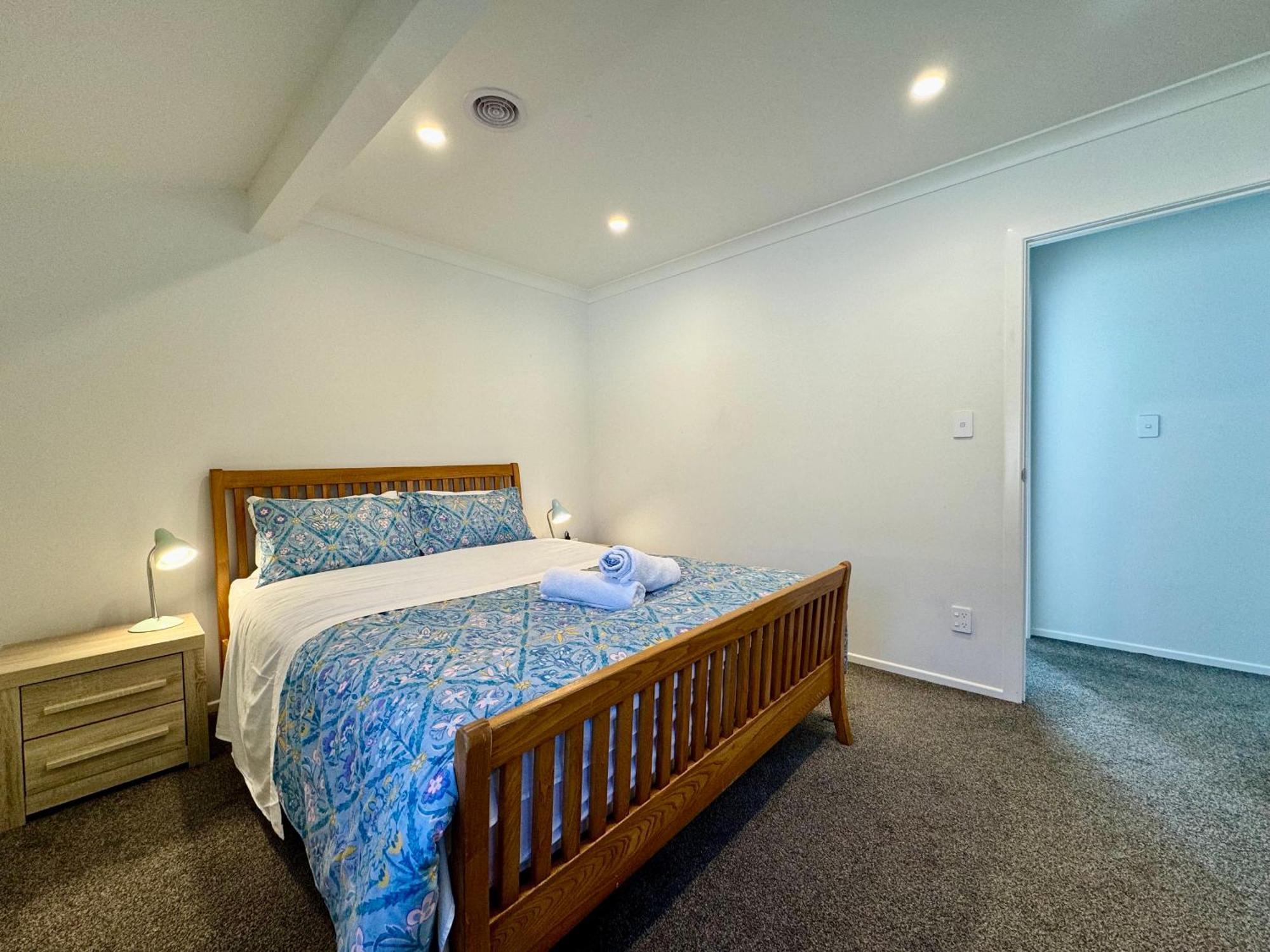 No Party Allowed, Entire Brand New 3 Bedroom Townhouse, Free Unlimited Fibre Wifi And Free Parking Holiday home Wellington