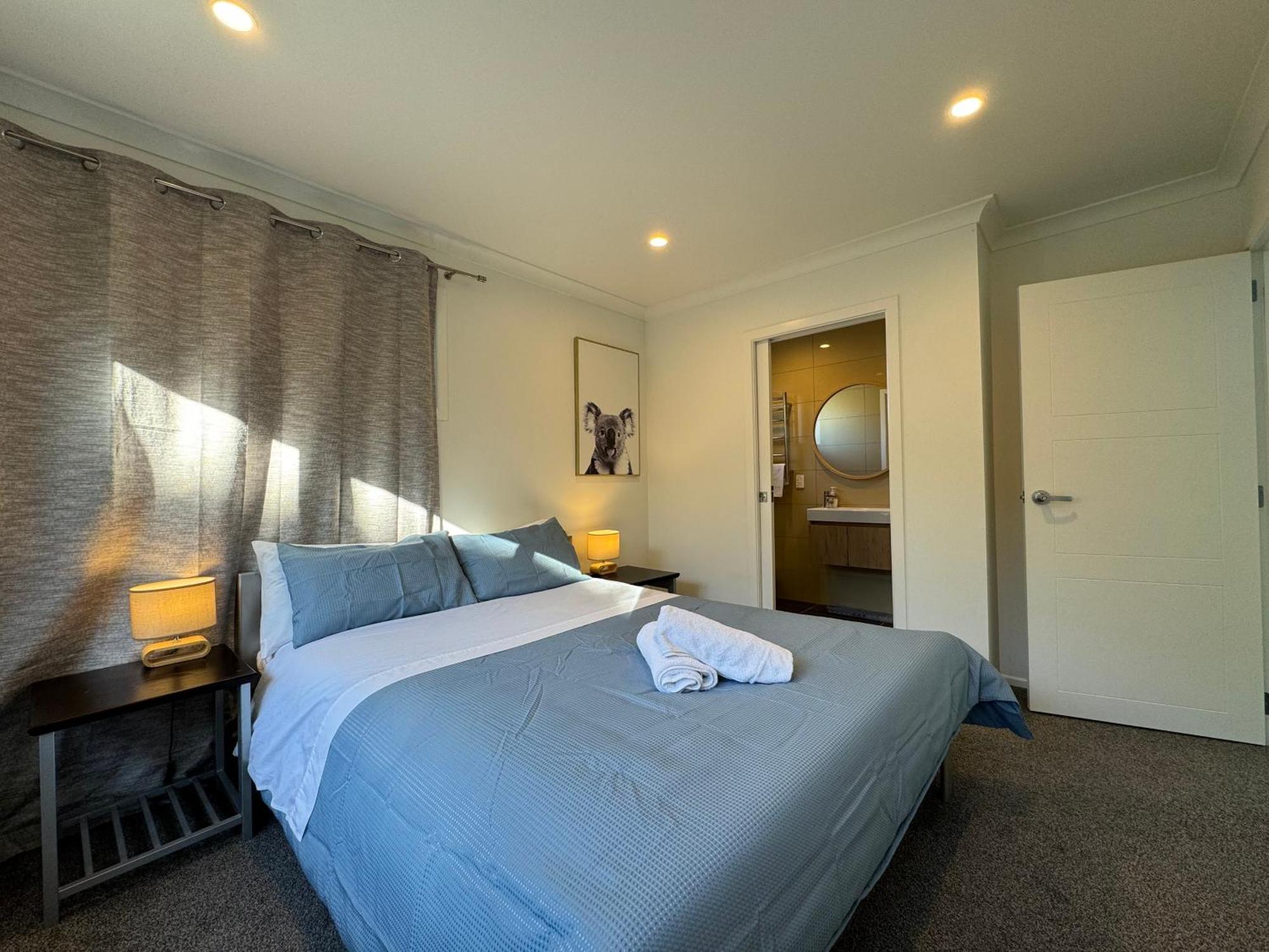 No Party Allowed, Entire Brand New 3 Bedroom Townhouse, Free Unlimited Fibre Wifi And Free Parking Holiday home Wellington