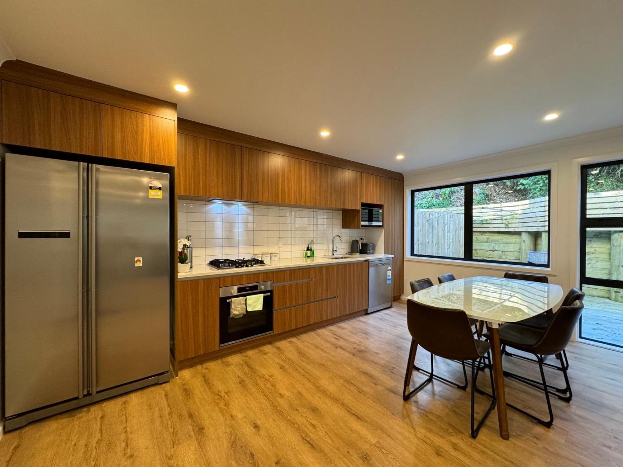No Party Allowed, Entire Brand New 3 Bedroom Townhouse, Free Unlimited Fibre Wifi And Free Parking * Wellington