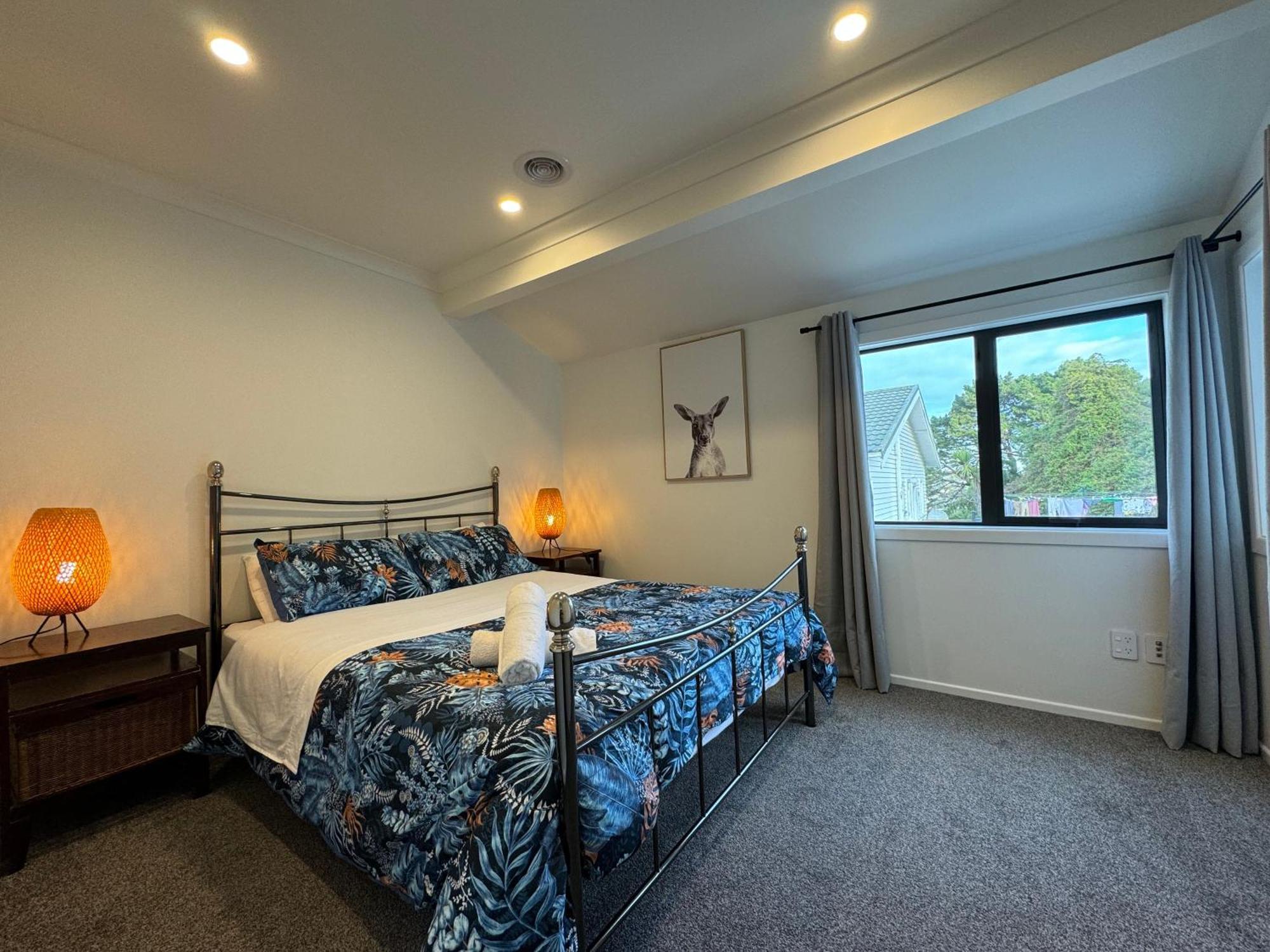 No Party Allowed, Entire Brand New 3 Bedroom Townhouse, Free Unlimited Fibre Wifi And Free Parking Wellington