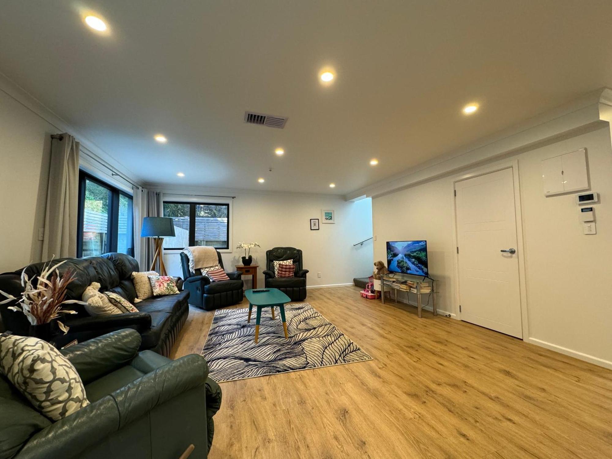 No Party Allowed, Entire Brand New 3 Bedroom Townhouse, Free Unlimited Fibre Wifi And Free Parking * Wellington