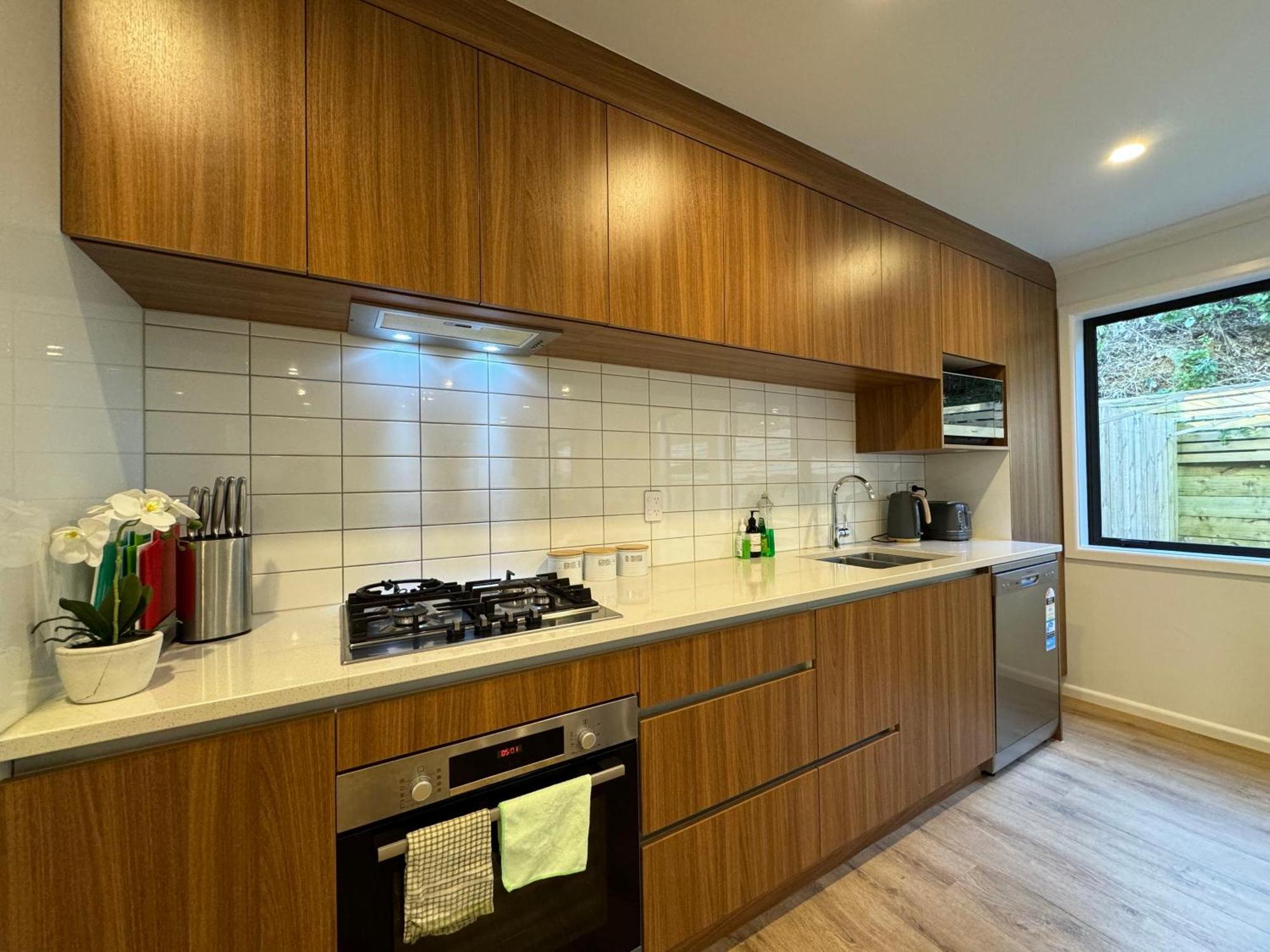 No Party Allowed, Entire Brand New 3 Bedroom Townhouse, Free Unlimited Fibre Wifi And Free Parking * Wellington