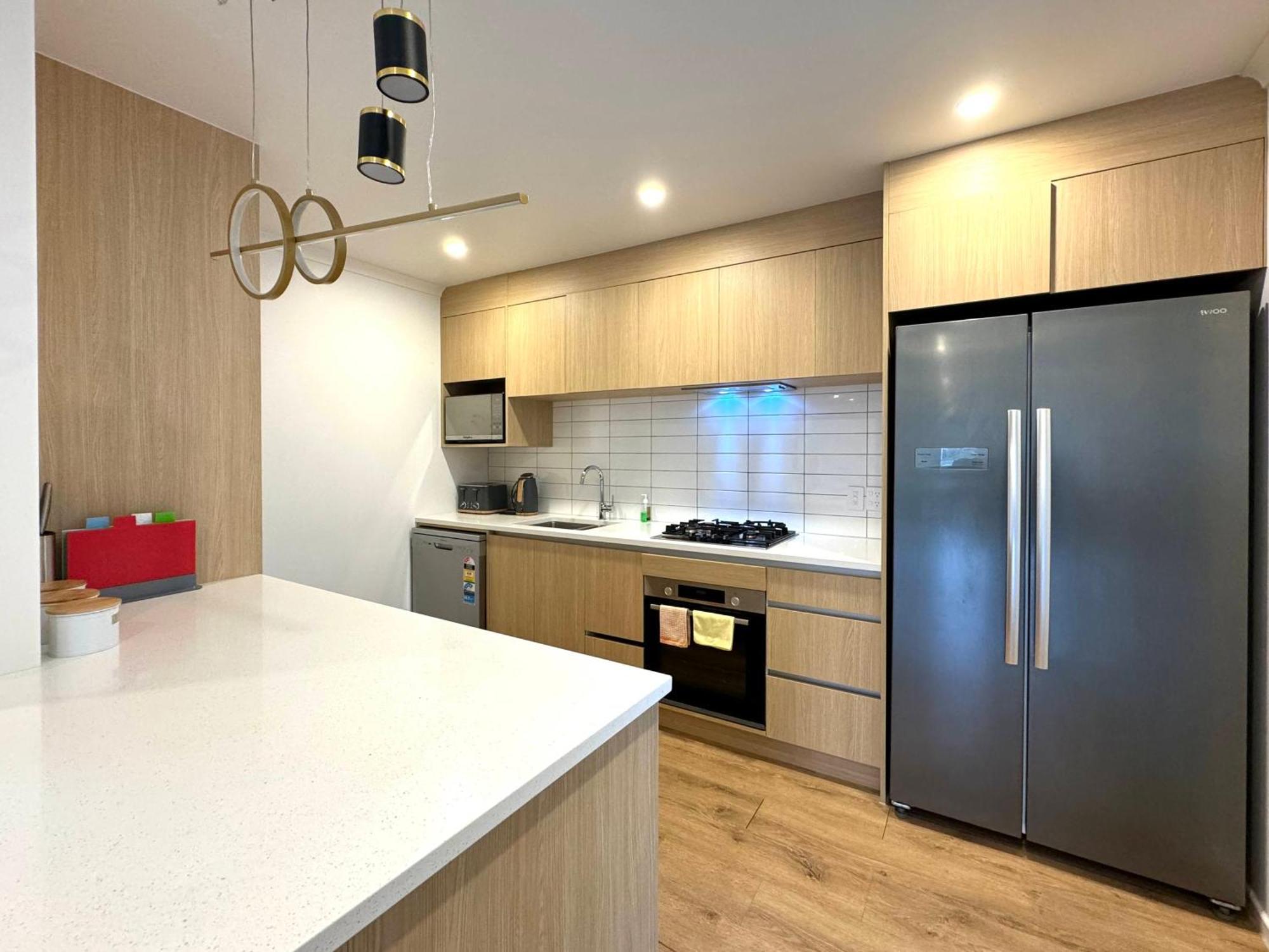 No Party Allowed, Entire Brand New 3 Bedroom Townhouse, Free Unlimited Fibre Wifi And Free Parking Holiday home