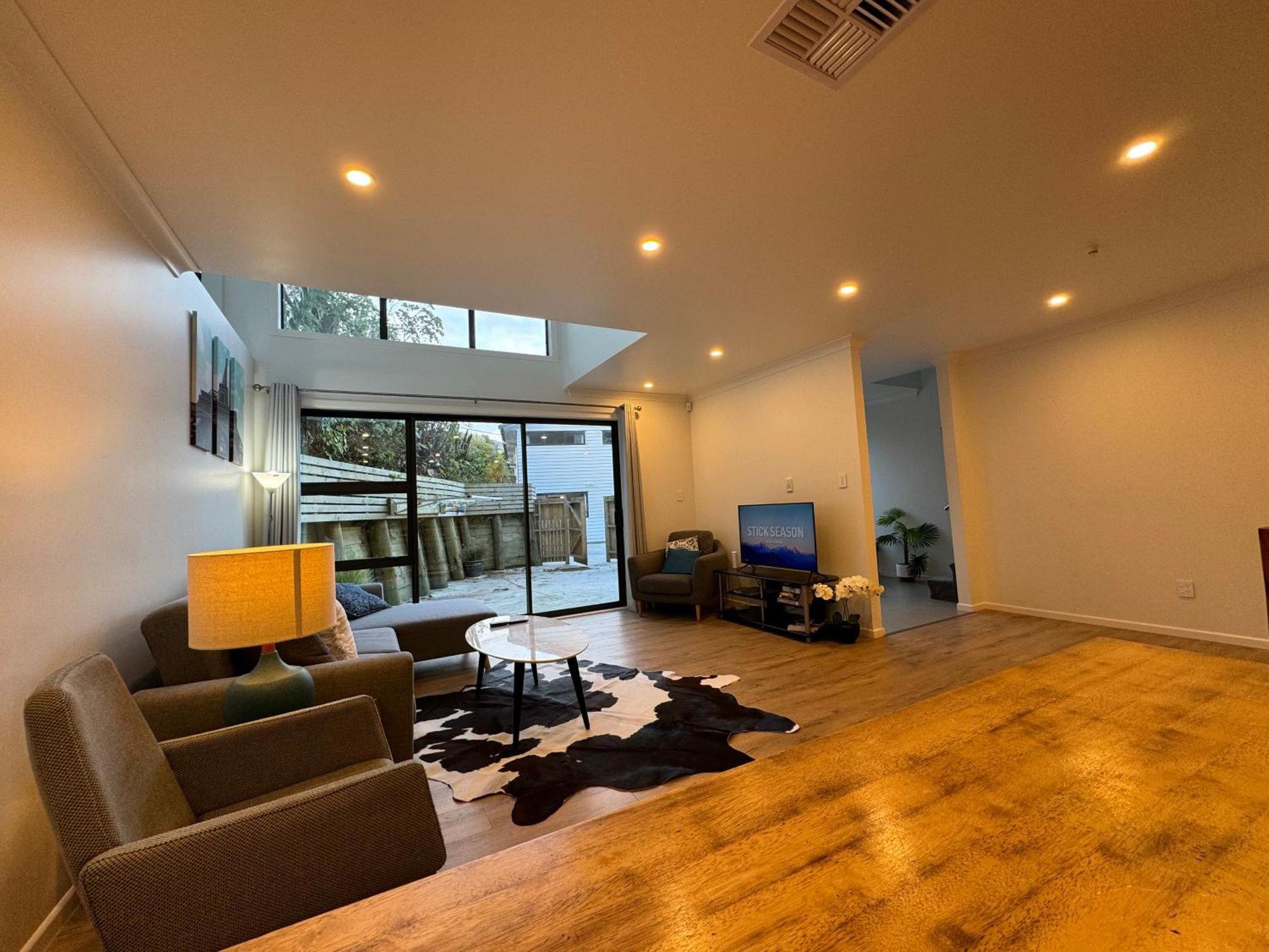No Party Allowed, Entire Brand New 3 Bedroom Townhouse, Free Unlimited Fibre Wifi And Free Parking Wellington