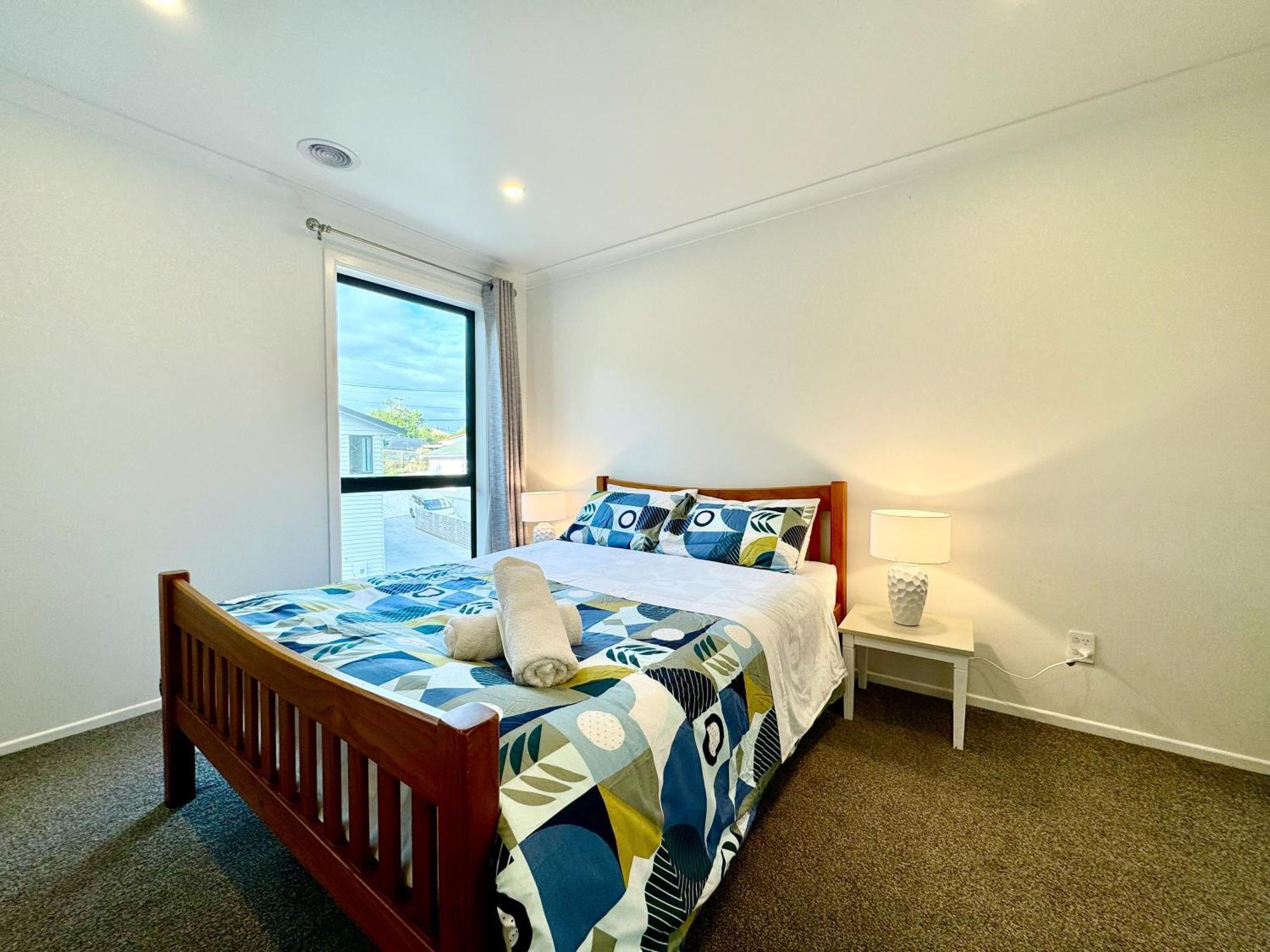 No Party Allowed, Entire Brand New 3 Bedroom Townhouse, Free Unlimited Fibre Wifi And Free Parking * Wellington