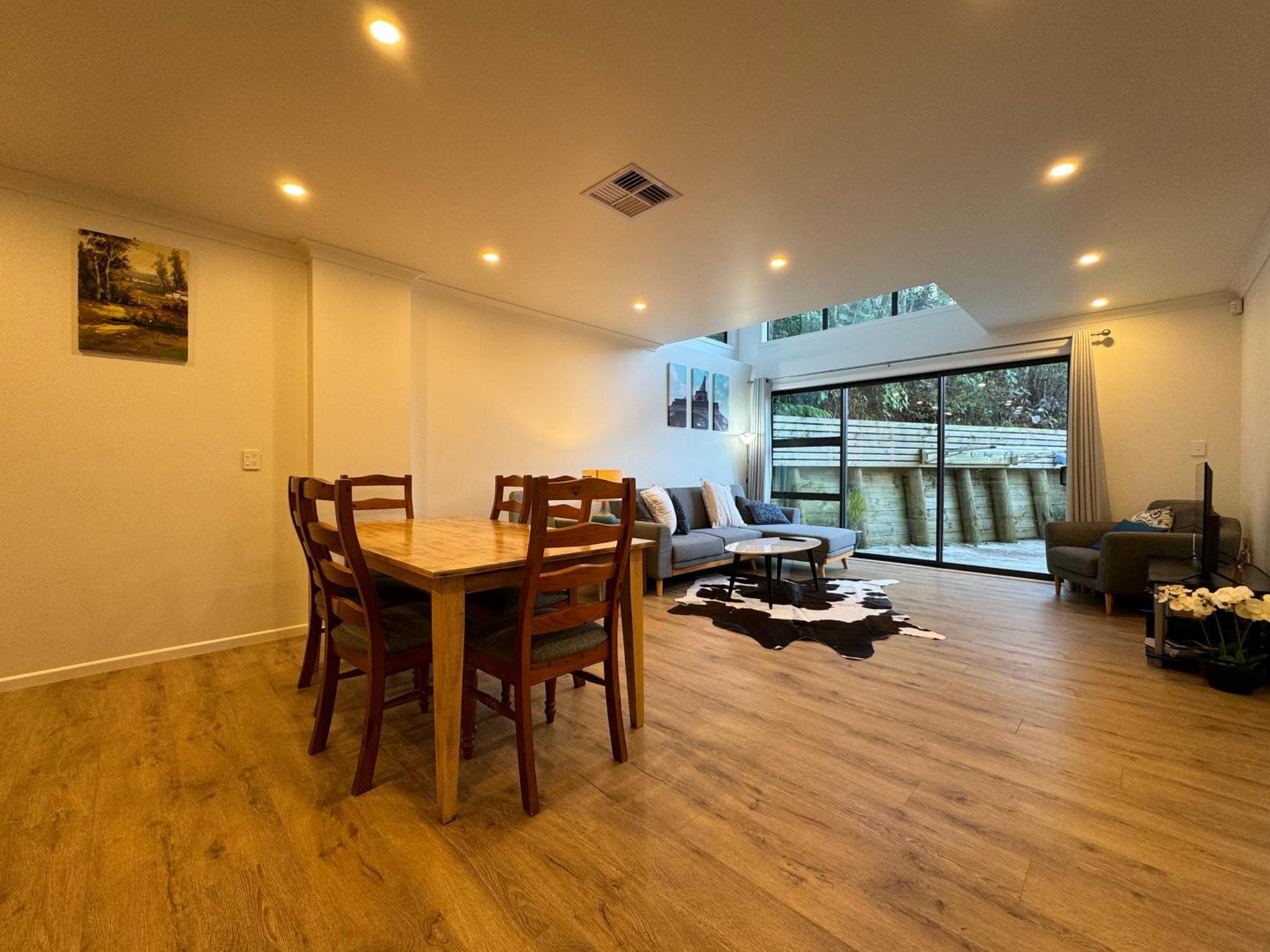 No Party Allowed, Entire Brand New 3 Bedroom Townhouse, Free Unlimited Fibre Wifi And Free Parking * Wellington