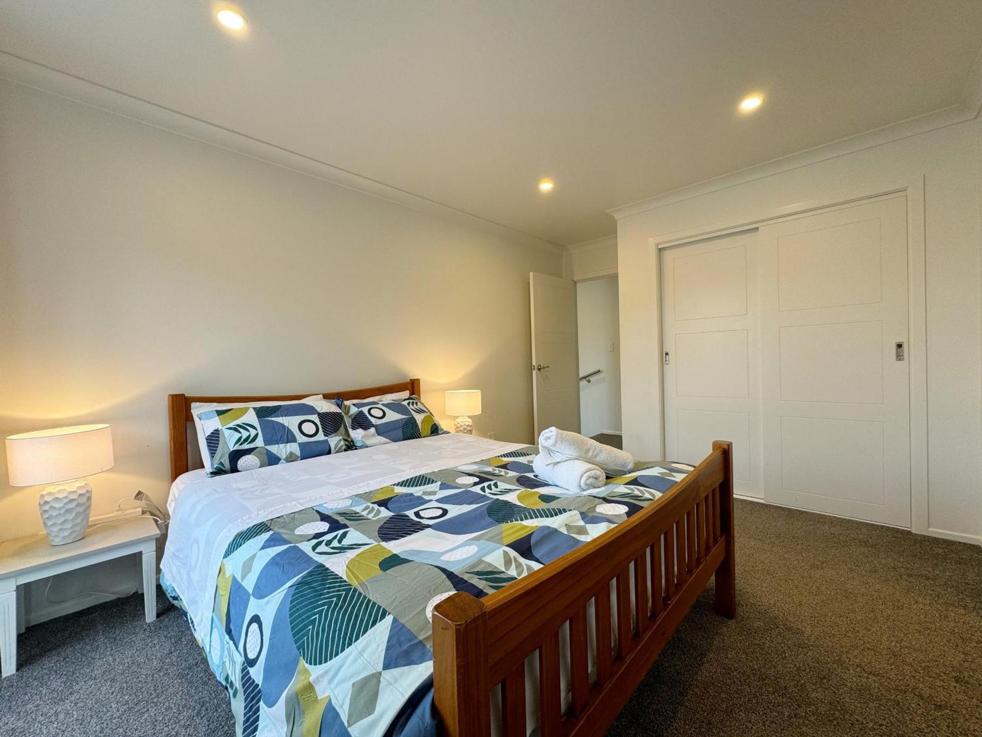 No Party Allowed, Entire Brand New 3 Bedroom Townhouse, Free Unlimited Fibre Wifi And Free Parking Holiday home